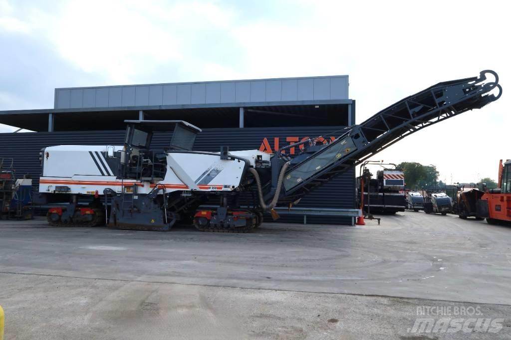 Wirtgen W250 Fresa a freddo per asfalto