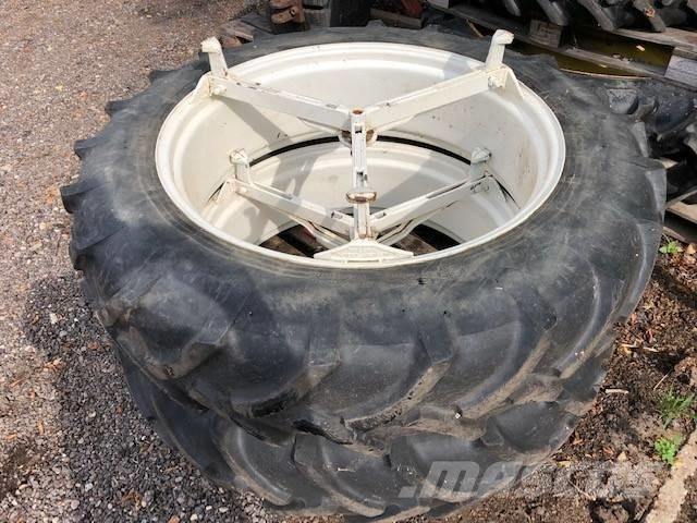 Pirelli 13.6 R38 Pneumatici, ruote e cerchioni