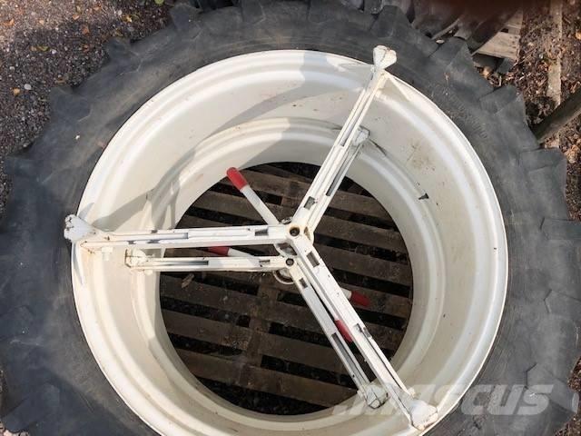 Pirelli 13.6 R38 Pneumatici, ruote e cerchioni