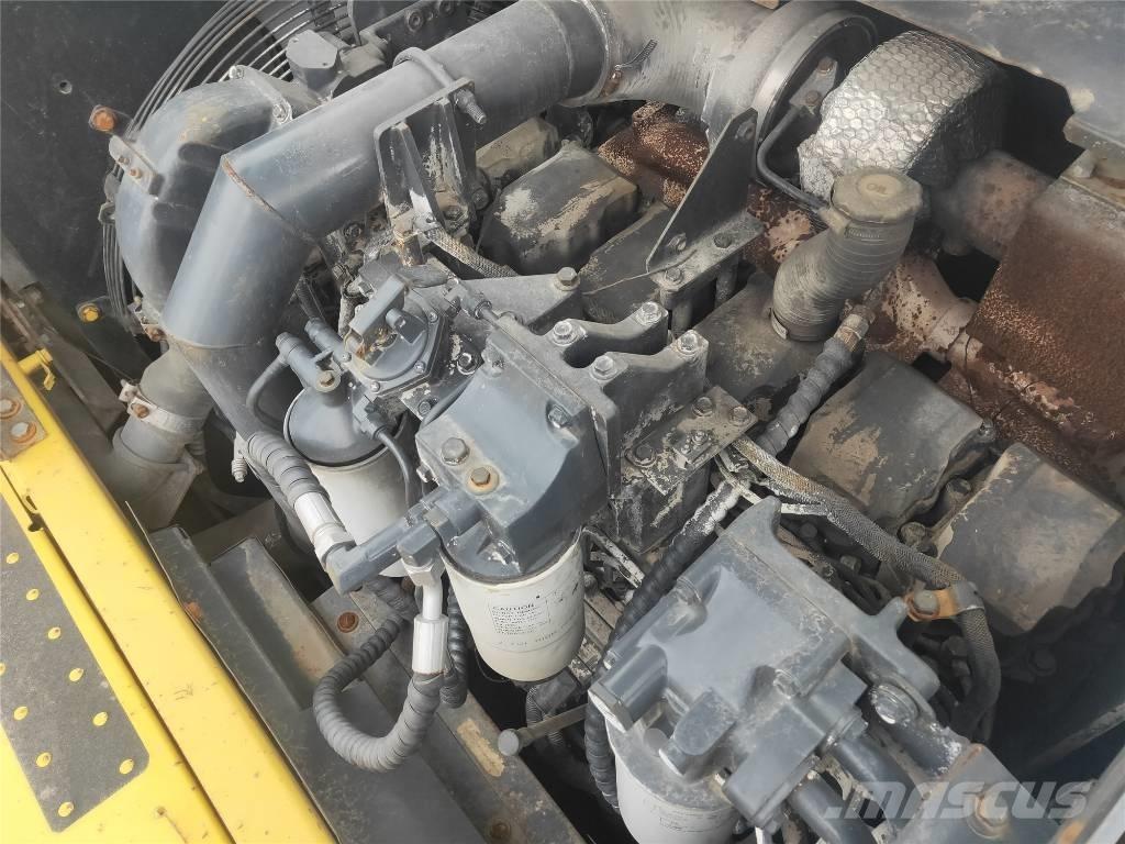 Komatsu PC460-8 Escavatori cingolati