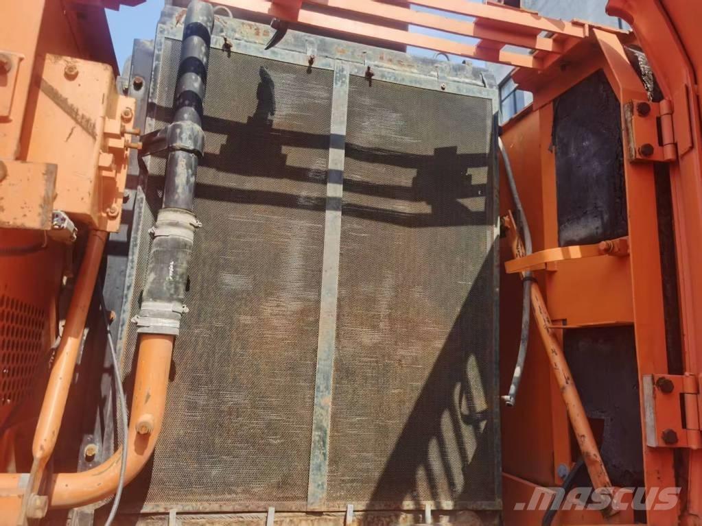 Doosan DH 210 W-7 Escavatori gommati