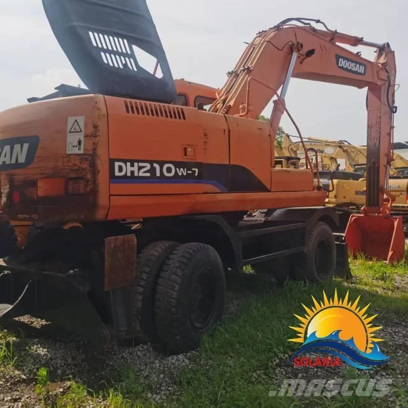Doosan DH 210 W-7 Escavatori gommati