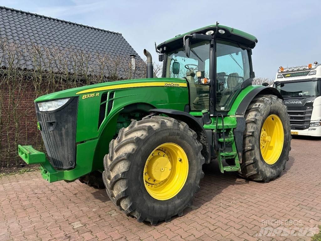 John Deere 8335R Trattori