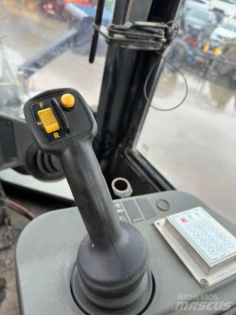 CAT 936H Pale gommate