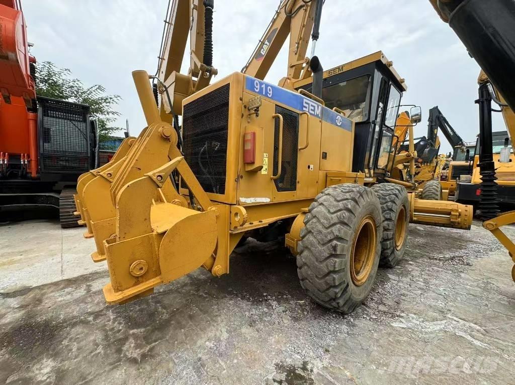 SEM 919 Motorgraders
