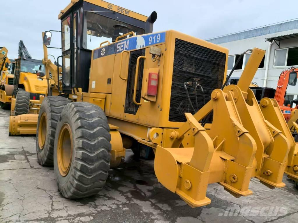 SEM 919 Motorgraders