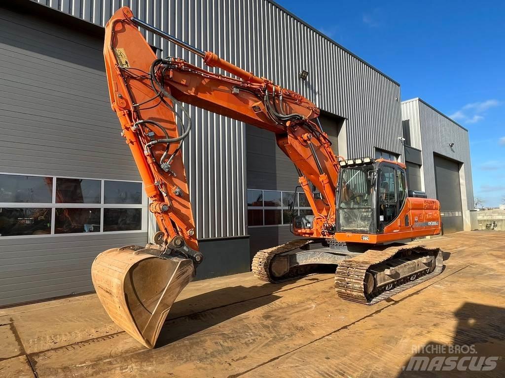 Doosan DX255LC-3 Escavatori cingolati