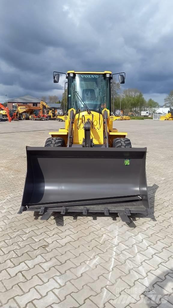 Volvo L 30 G Pale gommate