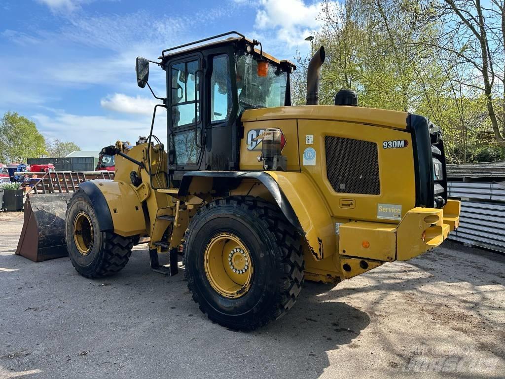 CAT 930M Pale gommate
