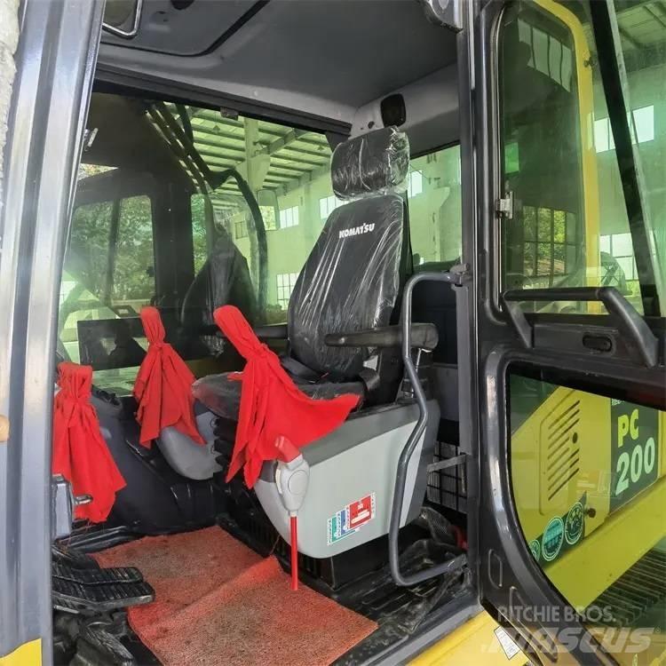 Komatsu PC200-8 Escavatori cingolati