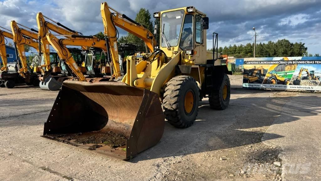 Komatsu WA 200 Pale gommate