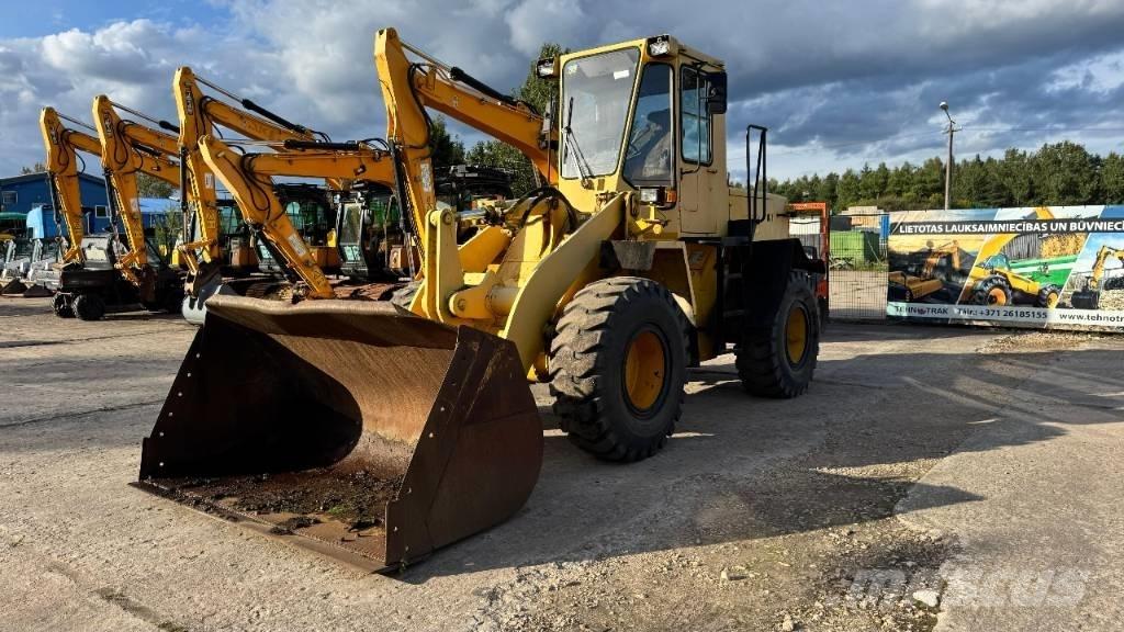 Komatsu WA 200 Pale gommate