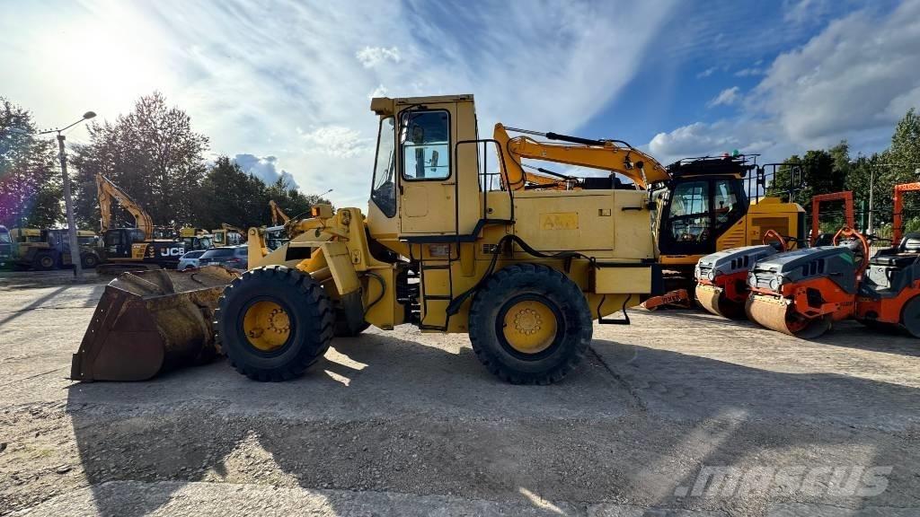 Komatsu WA 200 Pale gommate