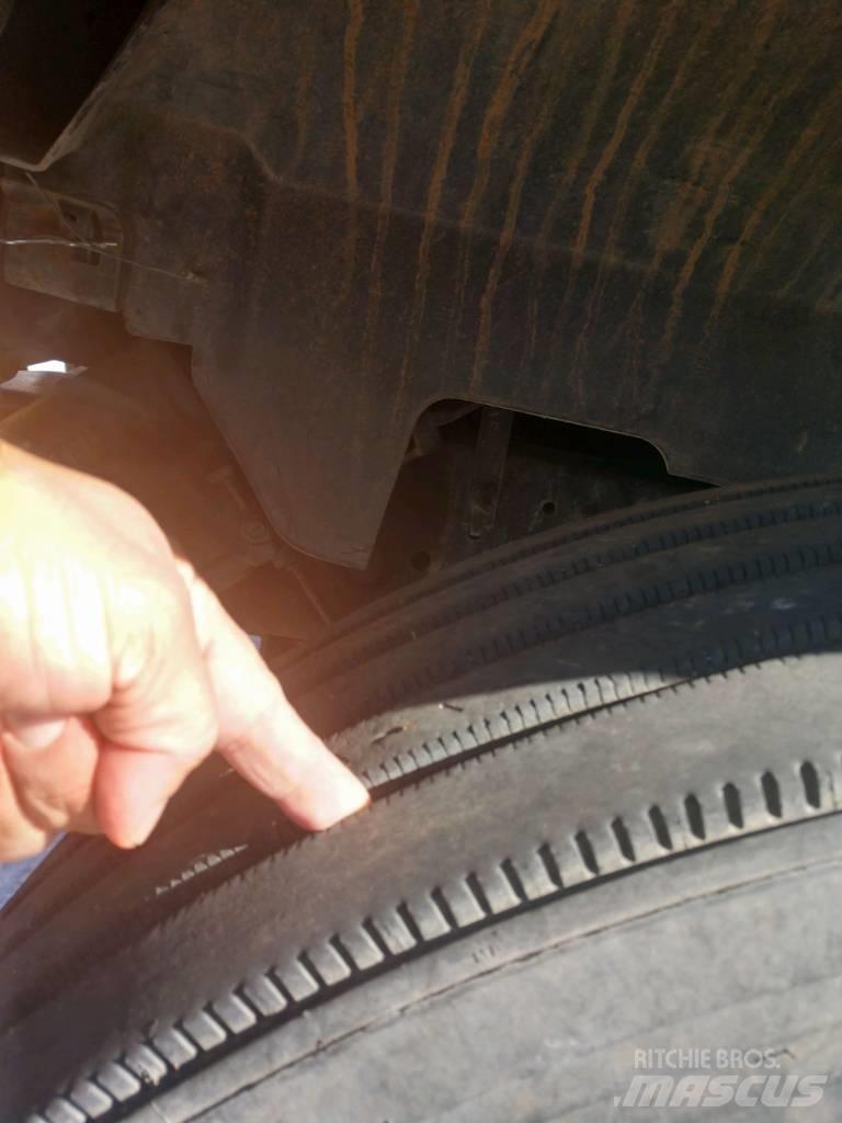 GMC Topkick C 7000 Autocarri per segatura e cippato