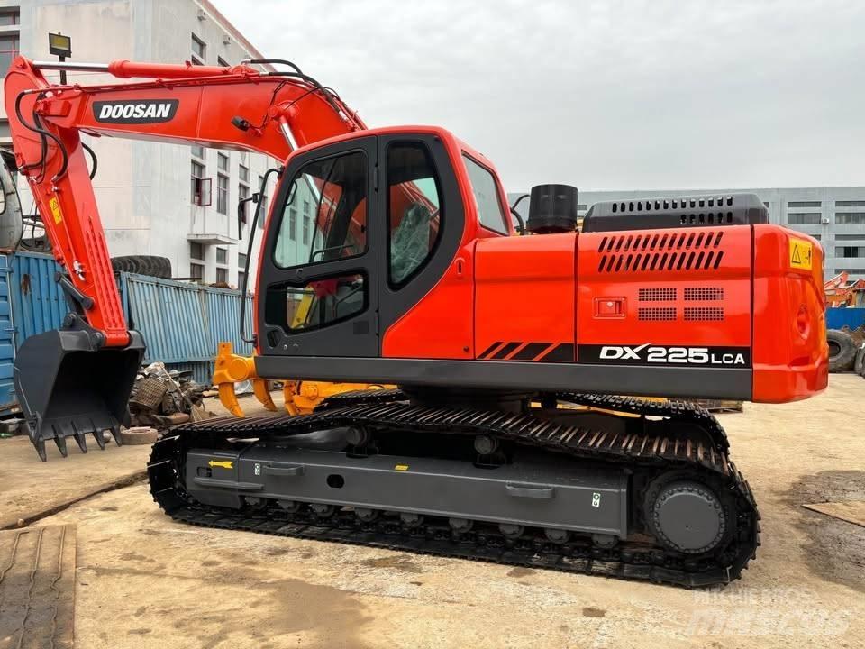 Doosan DX 225 LCA Escavatori cingolati