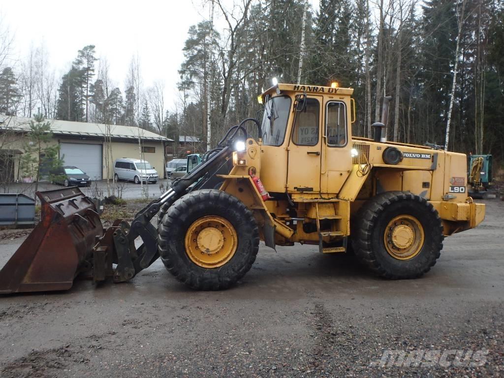 Volvo BM L 90 Pale gommate