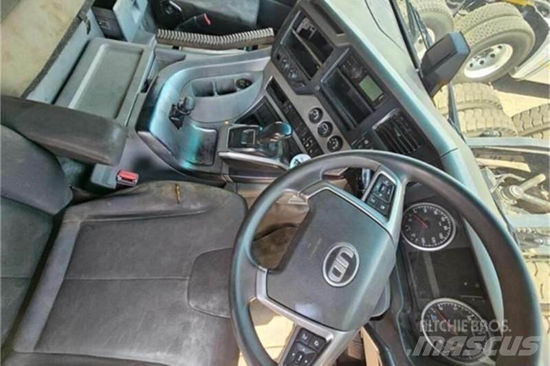 UD TRUCKS QUON Camion altro