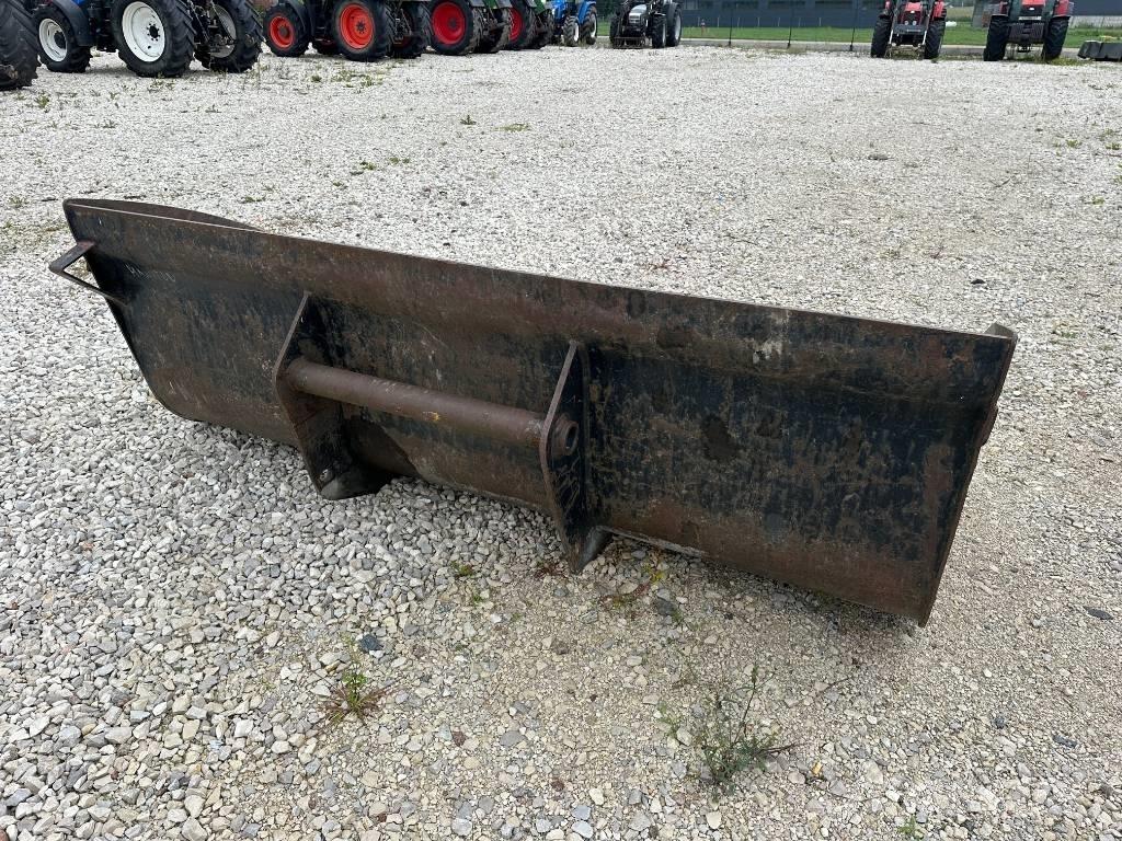  ŁYŻKA MANITOU 2,4 M Altri macchinari per caricamento e scavo