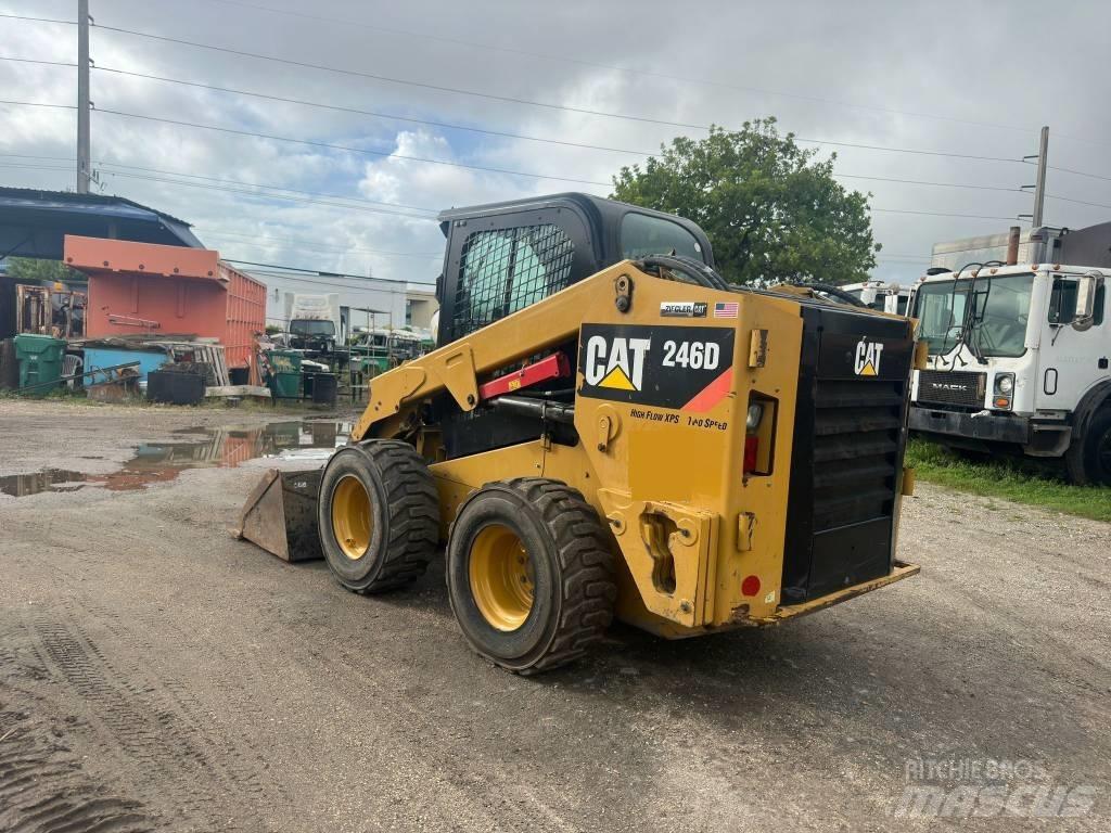 CAT 246 D Mini Pale Gommate