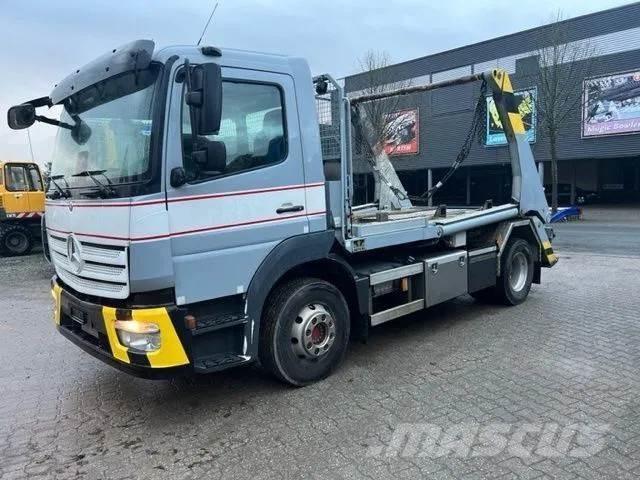 Mercedes-Benz 1327 Camion con cassone scarrabile
