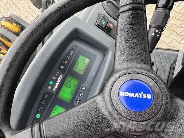 Komatsu WA 80 M Pale gommate