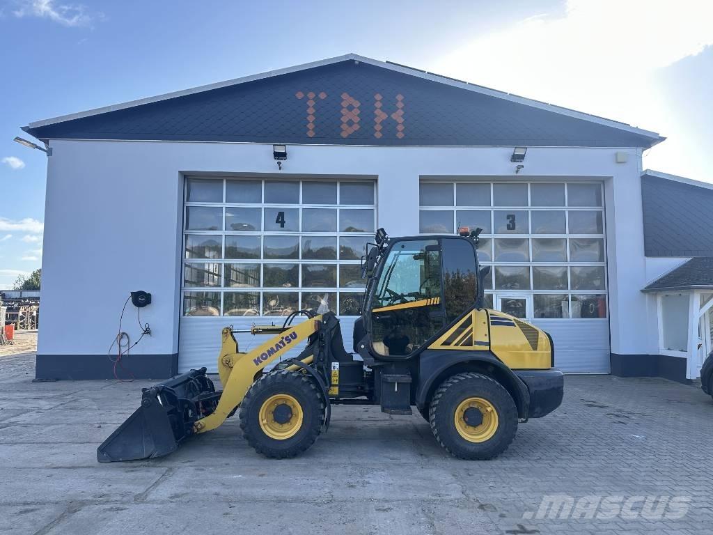Komatsu WA 80-6 Pale gommate