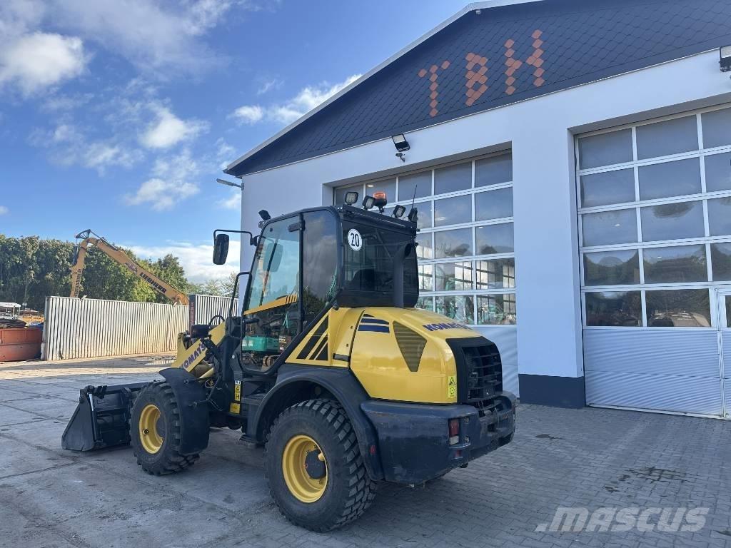Komatsu WA 80-6 Pale gommate