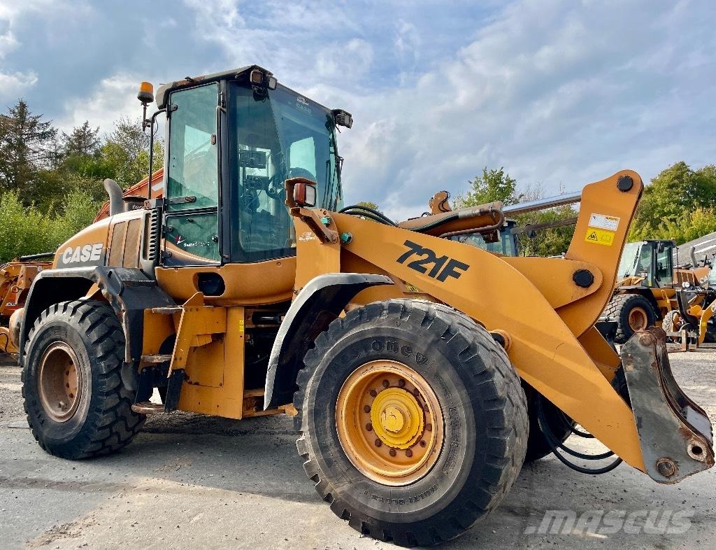 CASE 721F Pale gommate