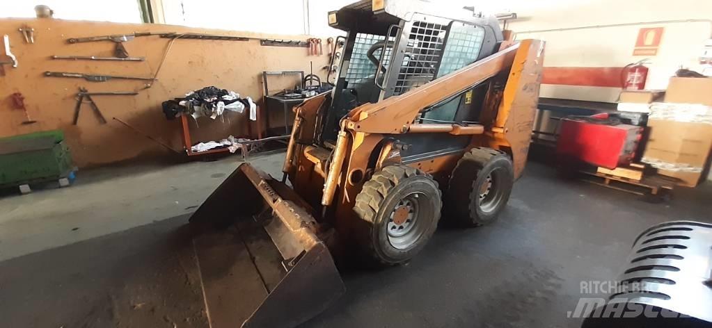 CASE 40XT Mini Pale Gommate