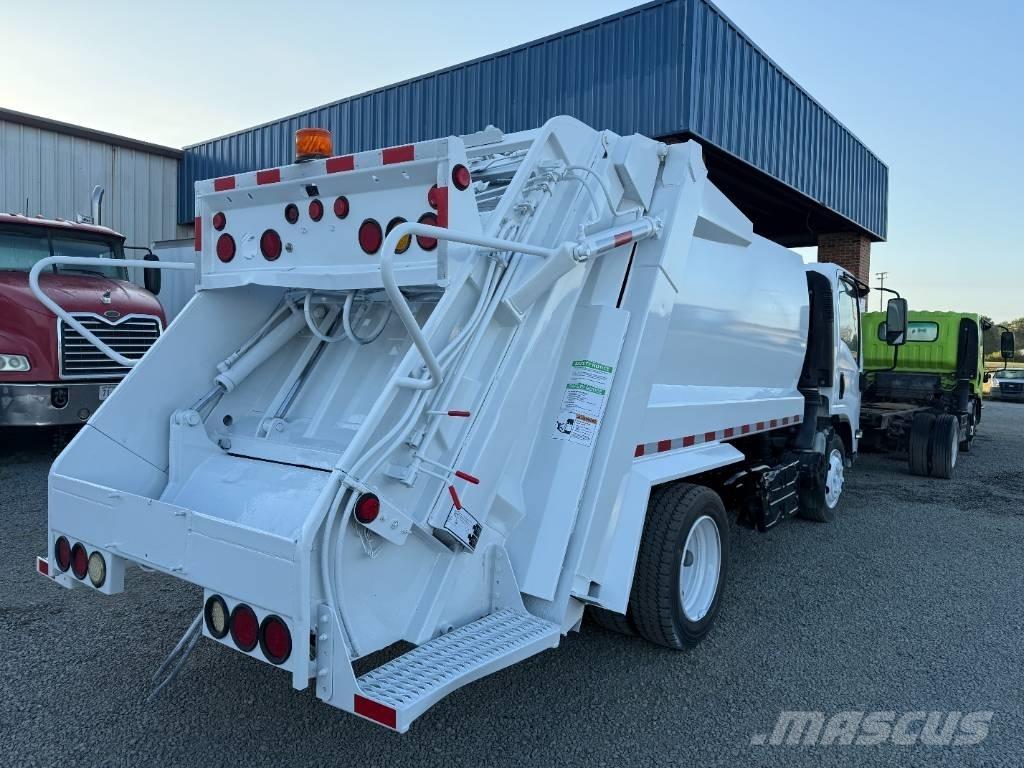 Isuzu NRR Camion dei rifiuti