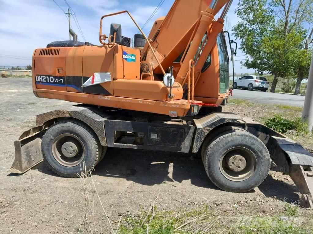 Doosan DH210W-7 Escavatori gommati