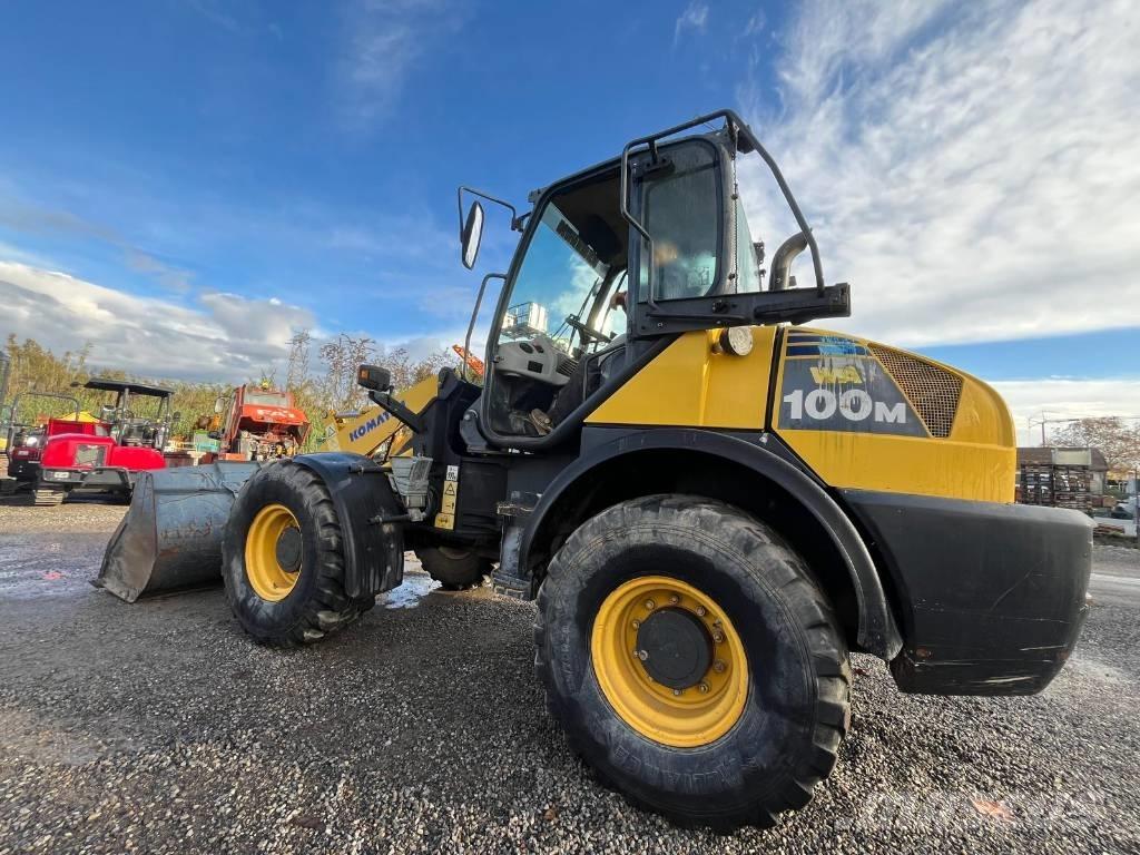 Komatsu WA 100 M Pale gommate