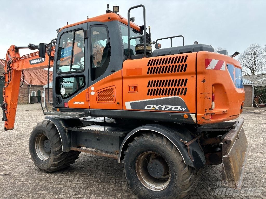 Doosan DX 170 W Escavatori gommati