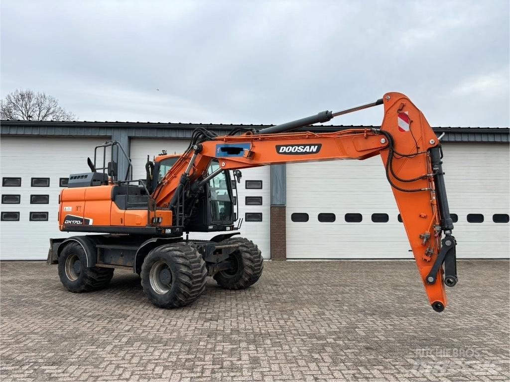 Doosan DX 170 W Escavatori gommati