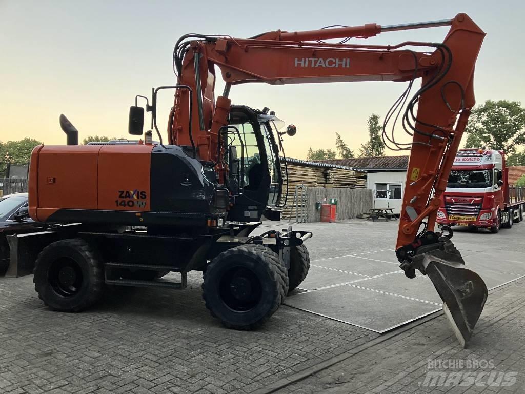 Hitachi ZX140-5B Escavatori gommati