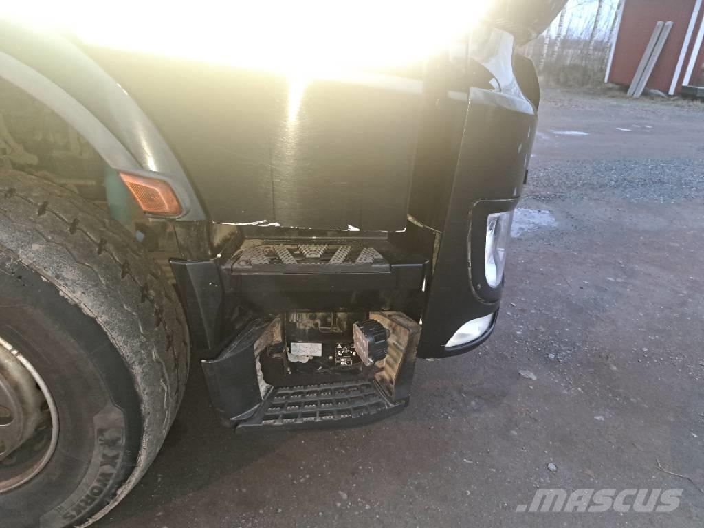 Sisu CM 13 M Camion per il trasporto di macchine forestali