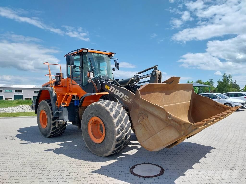 Doosan DL 420CVT-5 Pale gommate