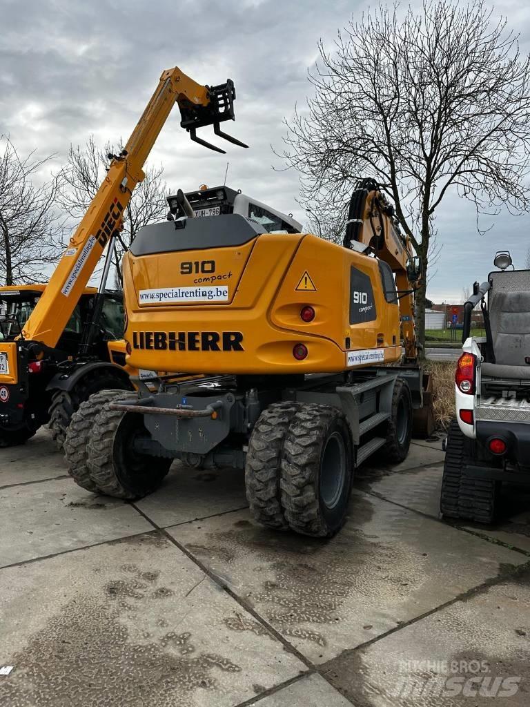 Liebherr 910 Compact Escavatori gommati