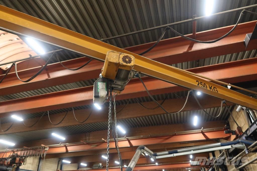  VÆGSVINGKRAN 250 KG Verricelli, paranchi e sollevatori per materiali