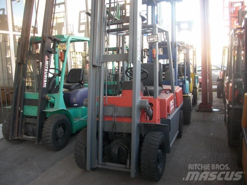 Nissan UGJ02M30 Carrelli elevatori GPL