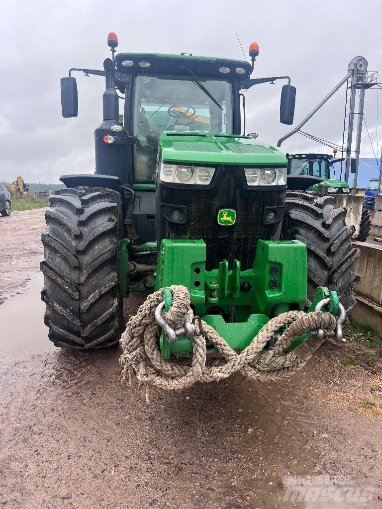 John Deere 8320R Trattori