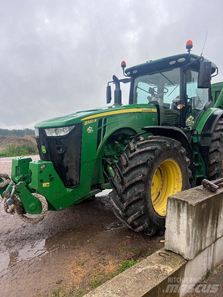 John Deere 8320R Trattori