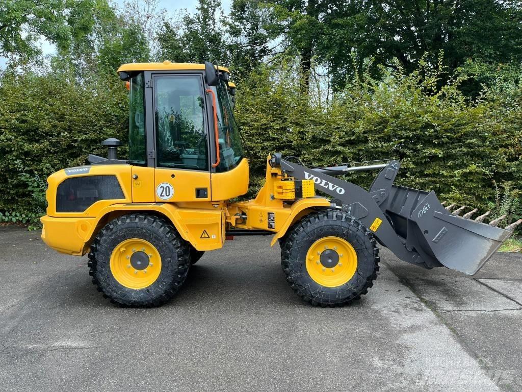 Volvo L 30 H Pale gommate