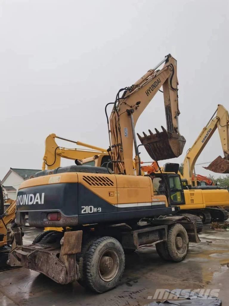 Hyundai R210W-9 Escavatori gommati