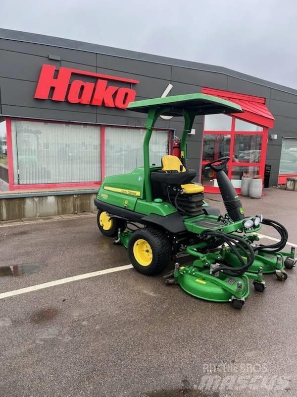John Deere 7400A Tosaerba professionali rough, trim e surrounds