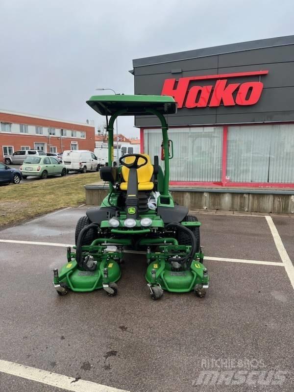John Deere 7400A Tosaerba professionali rough, trim e surrounds