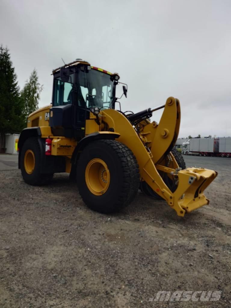 CAT 926M Pale gommate