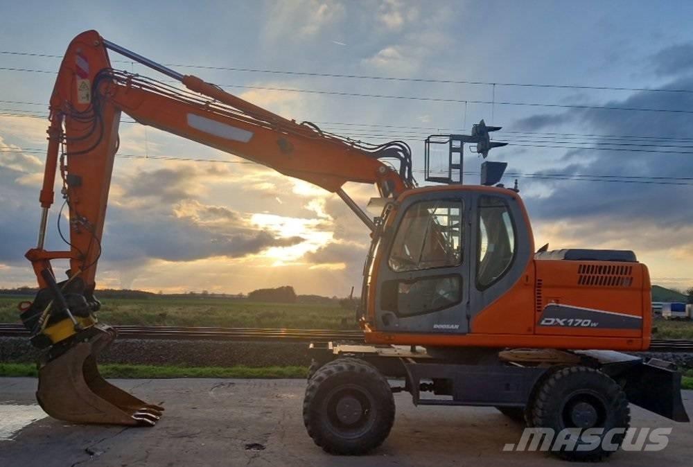 Doosan DX 170 W Escavatori gommati