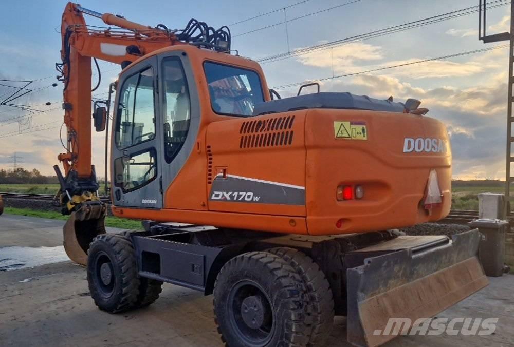 Doosan DX 170 W Escavatori gommati
