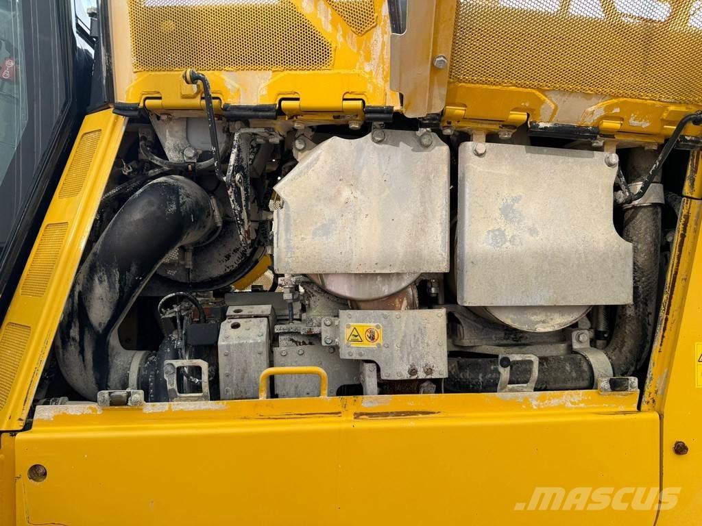 Komatsu D65PXi-18 Dozer cingolati